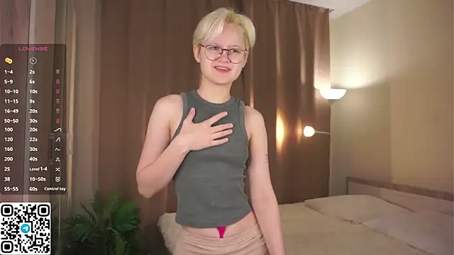 Snapshot of MargertDoyen chatting on October 19, 5:08 am MargertDoyen online show from October 19, 5:08 am