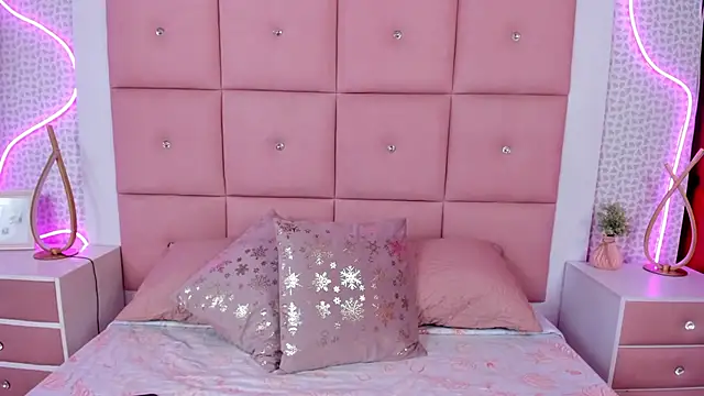 Snapshot of MIAROGGERS chatting on October 22, 3:51 am MIAROGGERS online show from October 22, 3:51 am