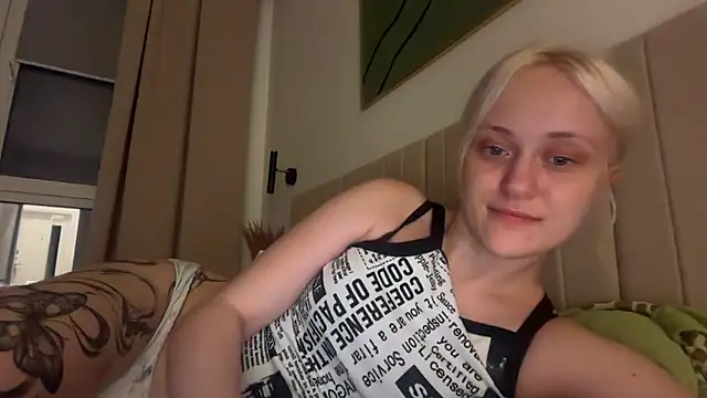 Snapshot of HeyMonkey_ chatting on July 11, 8:11 pm HeyMonkey online show from July 11, 8:11 pm