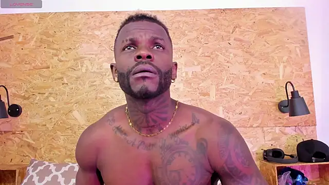 santiblack7 online show from October 20, 7:36 pm