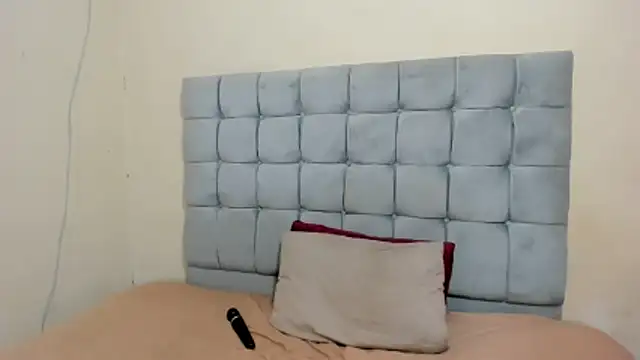 curveAss222 online show from October 18, 5:35 pm