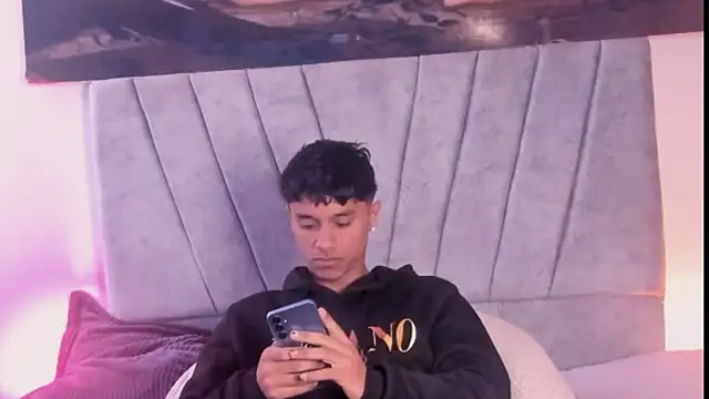 ZYZZ1312 online show from December 2, 5:19 pm