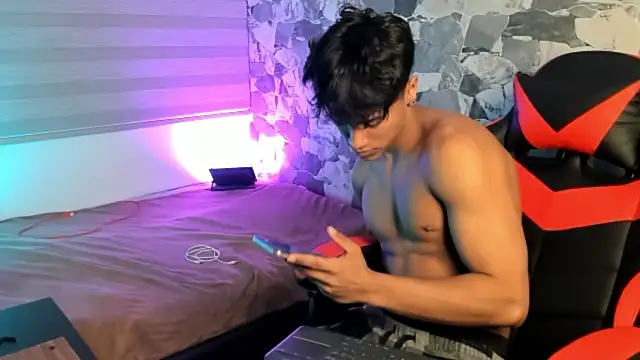 ZYZZ1312 online show from April 4, 4:00 am