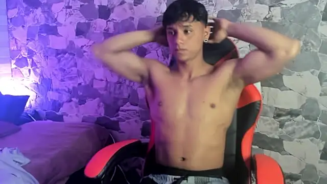 Snapshot of ZYZZ1312 chatting on April 17, 5:32 am ZYZZ1312 online show from April 17, 5:32 am
