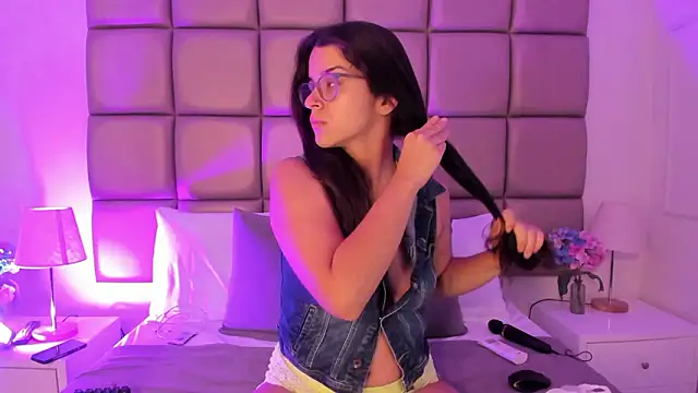 MiaMillers1 online show from January 15, 11:15 am