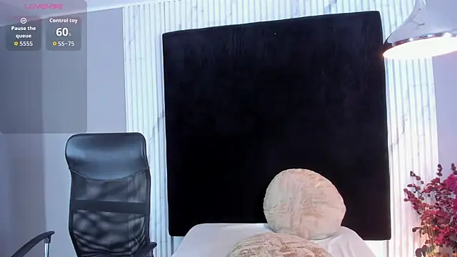 MONIK FOX CR online show from September 29, 7:40 pm