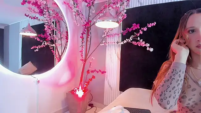 MONIK FOX CR online show from October 22, 7:35 pm