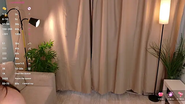 lisabaus online show from December 14, 7:14 am