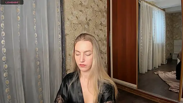 Snapshot of mishapallmer chatting on November 24, 9:53 am mishapallmer online show from November 24, 9:53 am