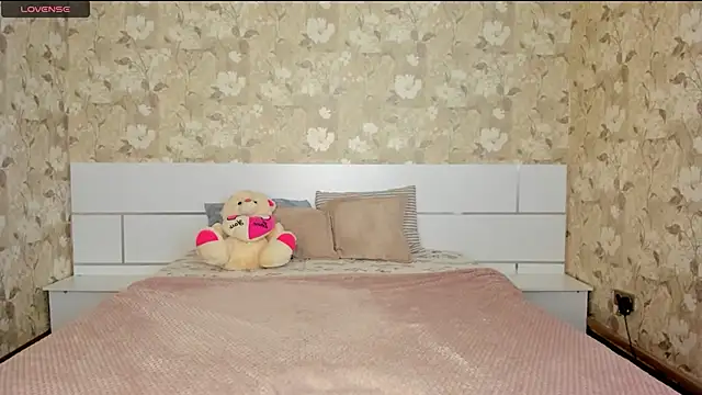 Snapshot of mishapallmer chatting on December 2, 8:52 am mishapallmer online show from December 2, 8:52 am