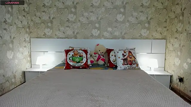 Snapshot of mishapallmer chatting on December 15, 6:39 am mishapallmer online show from December 15, 6:39 am