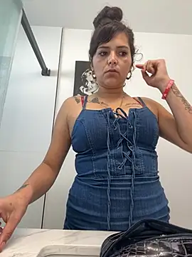 Snapshot of intoxicated13 chatting on November 28, 4:20 pm intoxicated13 online show from November 28, 4:20 pm