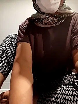 Snapshot of ezgi2545 chatting on September 27, 2:27 am ezgi2545 online show from September 27, 2:27 am