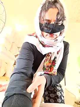 Snapshot of ezgi2545 chatting on October 15, 6:02 am ezgi2545 online show from October 15, 6:02 am