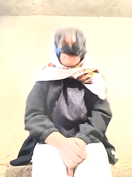 Snapshot of ezgi2545 chatting on October 18, 6:37 am ezgi2545 online show from October 18, 6:37 am