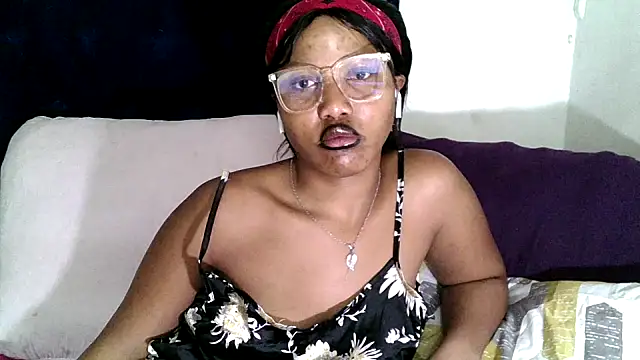 BUNNYCHOWX28 online show from December 3, 5:11 pm