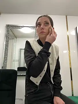 EllyLynn online show from March 5, 6:48 pm