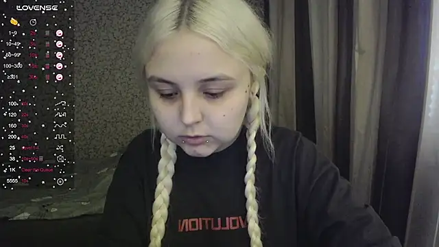 Snapshot of vendymories chatting on September 19, 3:13 pm vendymories online show from September 19, 3:13 pm