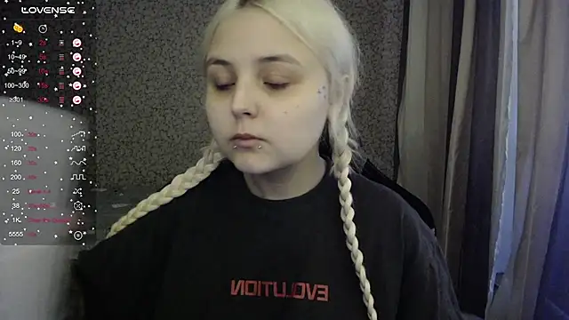 Snapshot of vendymories chatting on September 26, 1:26 pm vendymories online show from September 26, 1:26 pm