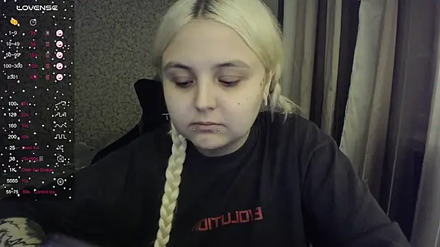 Snapshot of vendymories chatting on September 27, 1:32 am vendymories online show from September 27, 1:32 am