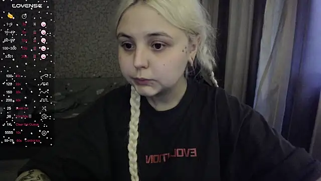 Snapshot of vendymories chatting on October 1, 6:19 am vendymories online show from October 1, 6:19 am