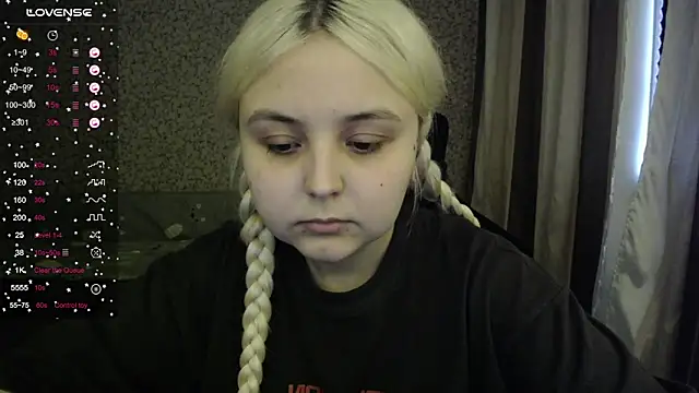 Snapshot of vendymories chatting on October 3, 11:07 am vendymories online show from October 3, 11:07 am