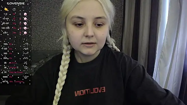 Snapshot of vendymories chatting on October 4, 10:24 am vendymories online show from October 4, 10:24 am