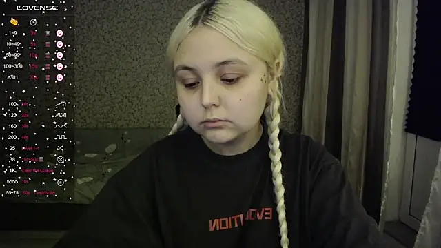 Snapshot of vendymories chatting on October 4, 11:14 pm vendymories online show from October 4, 11:14 pm