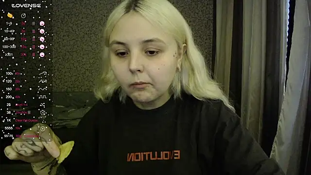 Snapshot of vendymories chatting on October 8, 11:19 am vendymories online show from October 8, 11:19 am