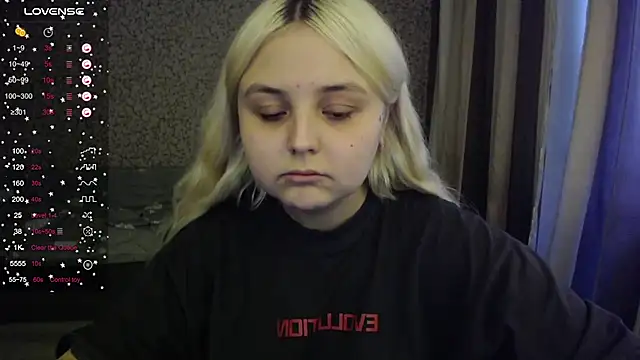 Snapshot of vendymories chatting on October 11, 1:53 pm vendymories online show from October 11, 1:53 pm