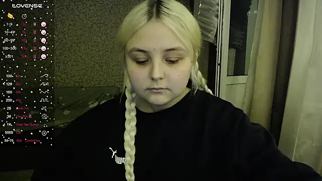 Snapshot of vendymories chatting on October 12, 8:52 pm vendymories online show from October 12, 8:52 pm