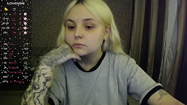 Snapshot of vendymories chatting on October 13, 11:32 am vendymories online show from October 13, 11:32 am