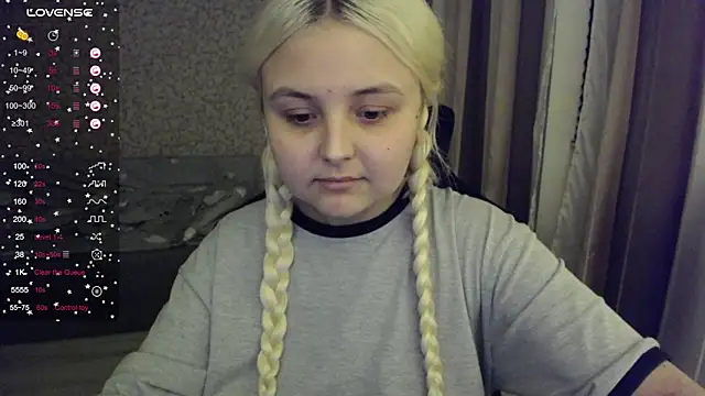 Snapshot of vendymories chatting on October 13, 11:38 pm vendymories online show from October 13, 11:38 pm