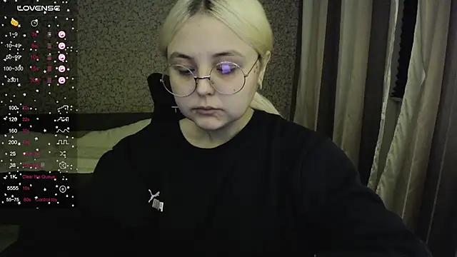 Snapshot of vendymories chatting on October 17, 3:20 am vendymories online show from October 17, 3:20 am