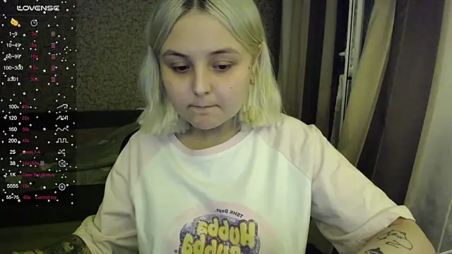 Snapshot of vendymories chatting on October 23, 12:10 am vendymories online show from October 23, 12:10 am