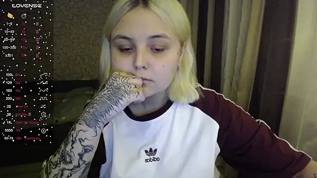 Snapshot of vendymories chatting on October 30, 11:05 pm vendymories online show from October 30, 11:05 pm