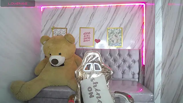 Snapshot of Eilyn_love_b chatting on September 18, 12:51 pm Eilyn love b online show from September 18, 12:51 pm