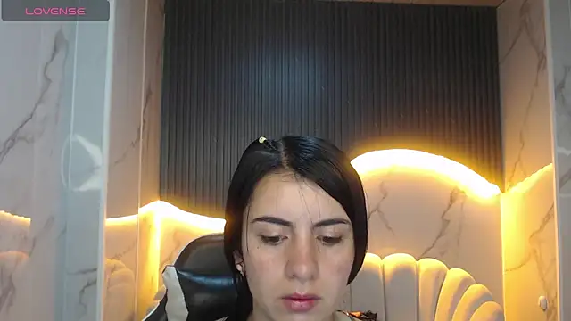 Snapshot of Eilyn_love_b chatting on October 6, 12:46 pm Eilyn love b online show from October 6, 12:46 pm