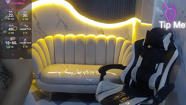 Snapshot of Eilyn_love_b chatting on October 11, 12:47 pm Eilyn love b online show from October 11, 12:47 pm