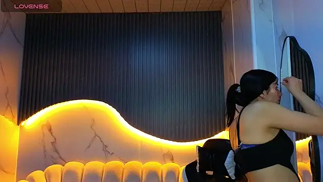 Snapshot of Eilyn_love_b chatting on October 20, 12:49 pm Eilyn love b online show from October 20, 12:49 pm