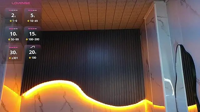 Snapshot of Eilyn_love_b chatting on October 22, 12:49 pm Eilyn love b online show from October 22, 12:49 pm