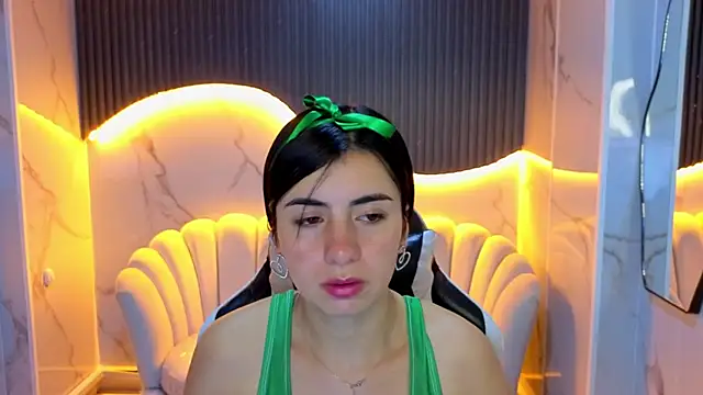 Snapshot of Eilyn_love_b chatting on October 31, 12:50 pm Eilyn love b online show from October 31, 12:50 pm