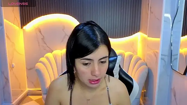 Snapshot of Eilyn_love_b chatting on November 1, 1:02 pm Eilyn love b online show from November 1, 1:02 pm