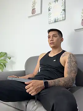 Snapshot of blackbullger_ chatting on September 27, 11:37 am blackbullger online show from September 27, 11:37 am