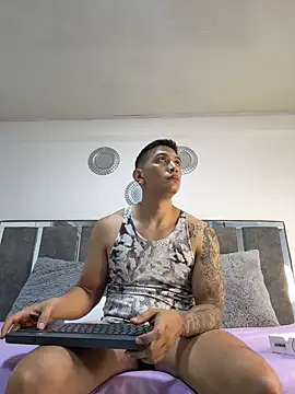 Snapshot of blackbullger_ chatting on October 16, 11:44 am blackbullger online show from October 16, 11:44 am