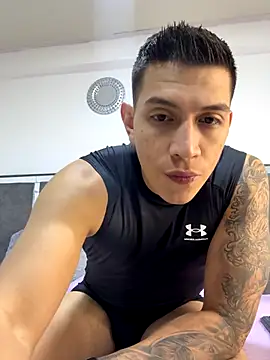 Snapshot of blackbullger_ chatting on October 20, 11:32 am blackbullger online show from October 20, 11:32 am