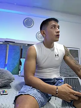 Snapshot of blackbullger_ chatting on October 30, 11:22 am blackbullger online show from October 30, 11:22 am