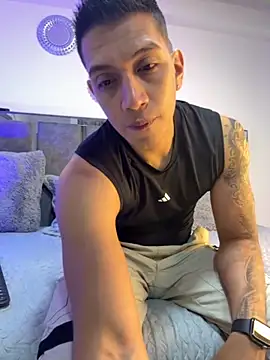 Snapshot of blackbullger_ chatting on November 1, 11:23 am blackbullger online show from November 1, 11:23 am