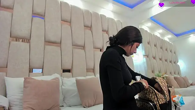 sophiie ross  online show from January 16, 4:44 pm