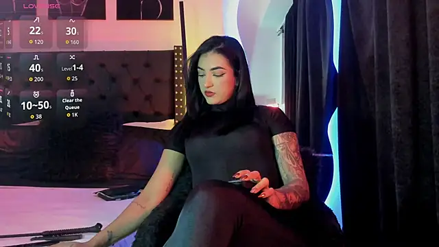 Snapshot of scarlet106 chatting on September 14, 12:43 am scarlet106 online show from September 14, 12:43 am